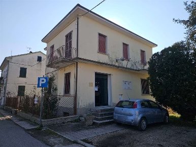 Foto Ufficio a Monte Porzio di 300 m² con 10 locali in vendita