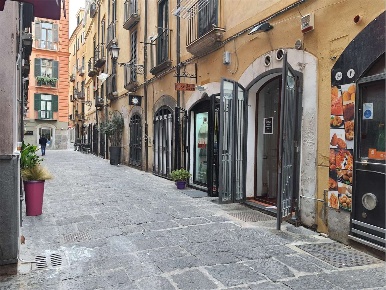 Foto Negozio in via Portanova 27, Salerno Centro di 20 m² con 1 locali