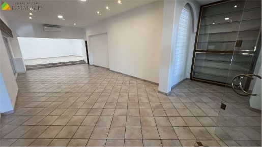 Foto Negozio a Sassuolo di 130 m² con 1 locali in affitto
