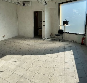 Foto Negozio in via piave, Sesto Calende Centro di 40 m² con 2 locali