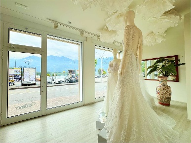 Foto Attività commerciale in Via Marconi 29, Lovere di 170 m² con 3 locali