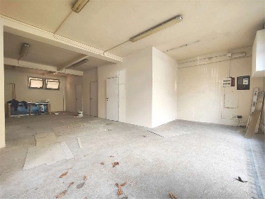 Foto Negozio in Corso Giuseppe Garibaldi, Lucca di 100 m² con 2 locali