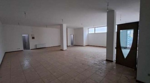 Foto Negozio in Galleria Nazioni Unite, Vittorio Veneto Centro di 126 m²