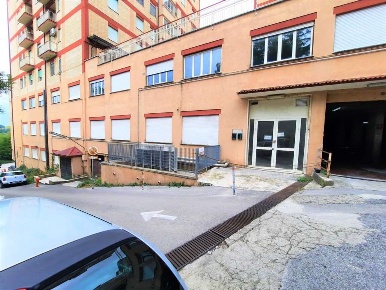 Foto Ufficio a Frosinone di 500 m² con 15 locali in vendita