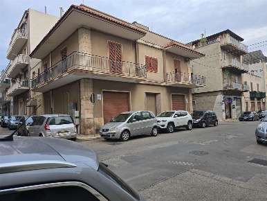 Foto Ufficio in via Fleming, Conversano Centro di 140 m² con 4 locali