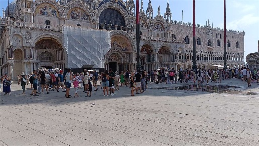 Foto Negozio in Riva degli Schiavoni, Venezia San Marco di 90 m² in vendita