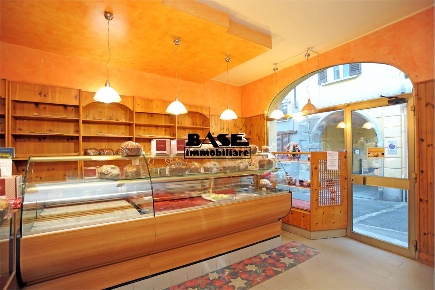 Foto Attività commerciale in Via Arconati, Lomazzo Centro di 90 m²