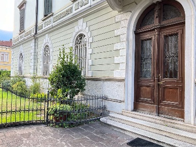 Foto Ufficio a Rovereto di 200 m² con 1 locali in affitto
