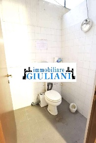 Foto Magazzino a Reggio nell'Emilia di 440 m² con 3 locali in affitto