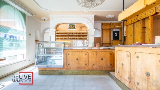 Foto Negozio in via Cavour, Merano Centro di 137 m² con 2 locali in affitto