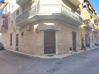 Foto Negozio in VIA PINEROLO 15, Cerignola Centro di 50 m² con 1 locali