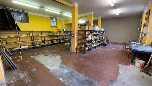 Foto Magazzino in Via Divisione Acqui 35, Brescia Primo Maggio di 238 m²