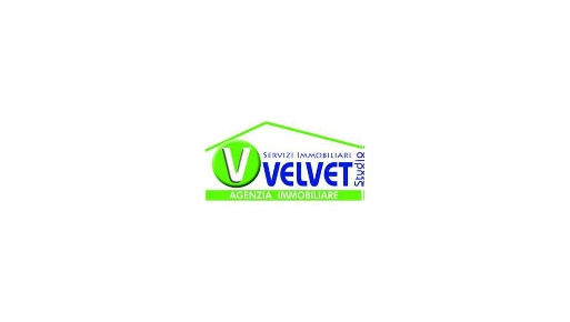 Foto Negozio in via dei fabbri, Mirandola di 115 m² con 3 locali in vendita