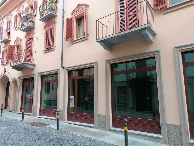 Foto Negozio in via Santa Croce 19, Moncalieri Centro Storico di 270 m²