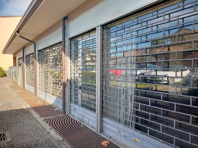 Foto Negozio a Seregno di 700 m² con 5 locali in affitto