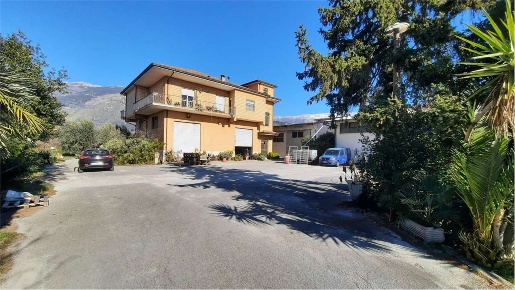 Foto Magazzino a Sora di 150 m² con 1 locali in affitto