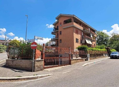 Foto Magazzino in Via Bompietro 52, Roma Rocca Cencia di 235 m² in vendita