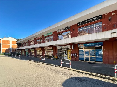 Foto Negozio a Osimo di 70 m² con 1 locali in vendita