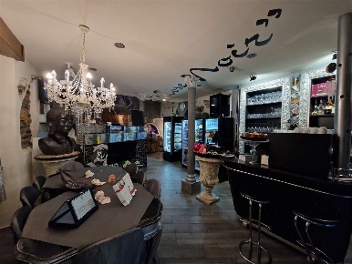 Foto Negozio in Via Roma, Fenegrò di 210 m² con 4 locali in vendita