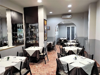 Foto Attività commerciale a Borgaro Torinese di 120 m² con 4 locali