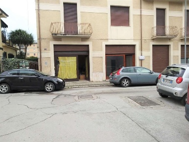 Foto Negozio a Sora di 100 m² con 3 locali in affitto