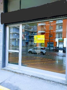 Foto Negozio in bianchi novello 83, Villadossola di 100 m² con 2 locali