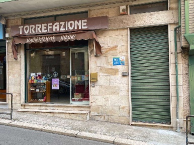 Foto Negozio in Via Iapigia 8, Santeramo in Colle di 60 m² con 1 locali