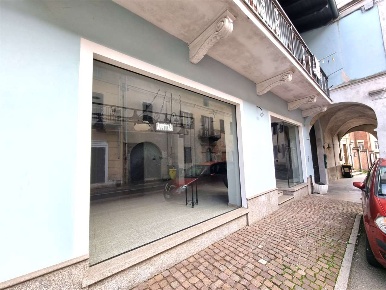 Foto Negozio in via umberto I 67, Foglizzo di 60 m² con 1 locali in affitto