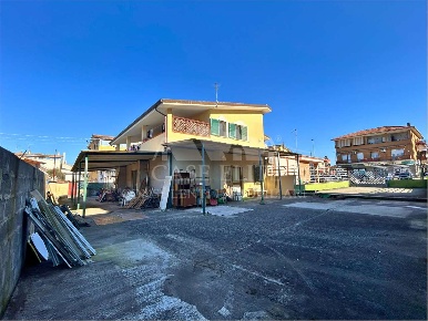 Foto Negozio in VIA ARDEATINA  720, Anzio Lido dei Pini di 179 m²
