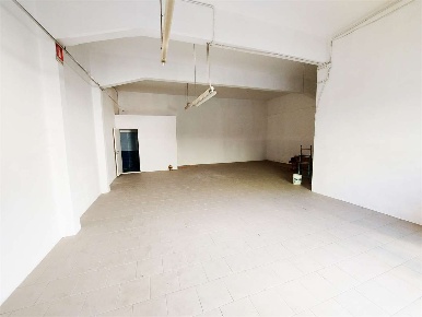 Foto Negozio a Prato di 120 m² con 2 locali in vendita
