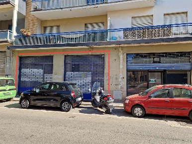 Foto Negozio a Arezzo di 85 m² con 3 locali in vendita