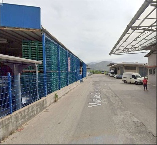 Foto Negozio in VIA PIEMONTE, Fondi Centro di 308 m² con 3 locali