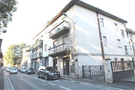 Foto Negozio in Via Carcano, Cantù Centro di 78 m² con 3 locali in vendita