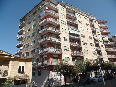 Foto Negozio in VIA AMERICA LATINA 52, Frosinone America Latina di 24 m²