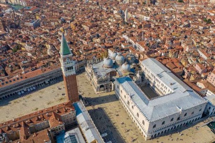 Foto Negozio in Piazza San Marco, Venezia San Marco di 300 m² con 6 locali