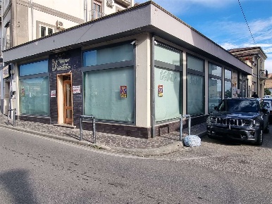 Foto Negozio in VIA TOMMASO GULLI, Catanzaro Catanzaro Lido di 282 m²
