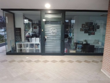 Foto Negozio a Bastia Umbra di 43 m² con 2 locali in affitto