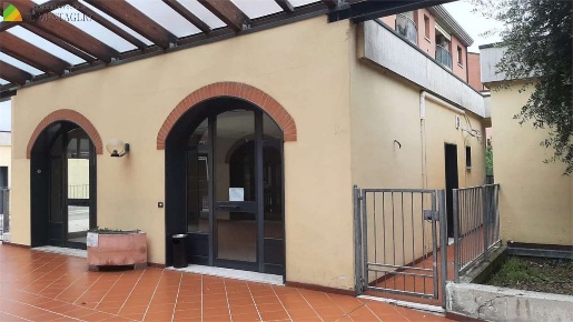 Foto Negozio a Casalgrande di 110 m² con 1 locali in vendita