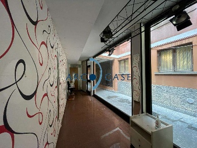 Foto Negozio a Crema di 40 m² con 1 locali in vendita