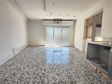 Foto Negozio in Via Sarzanese, Lucca Maggiano - San Macario di 50 m²