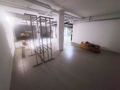 Foto Magazzino a Agliana di 100 m² con 1 locali in affitto