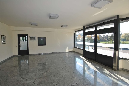 Foto Ufficio in via del Guado, Desio di 260 m² con 4 locali in affitto
