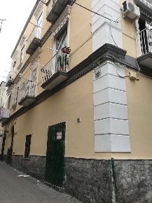 Foto Negozio in primo vico cappuccini 14, Torre del Greco di 35 m²