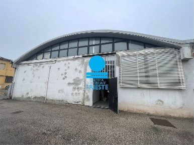Foto Negozio a Pesaro di 765 m² con 1 locali in affitto