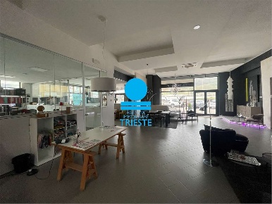 Foto Negozio a Pesaro di 765 m² con 1 locali in affitto