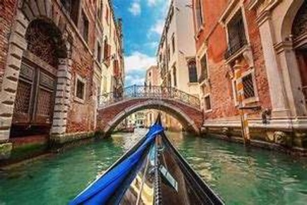 Foto Negozio in frezzaria, Venezia San Marco di 90 m² con 5 locali