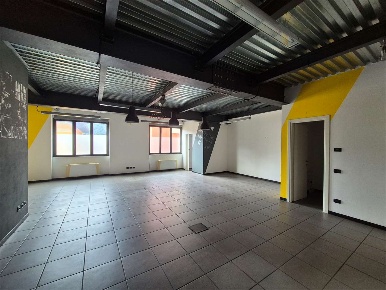 Foto Ufficio in Via Brambilla, Cantù Centro di 106 m² con 2 locali