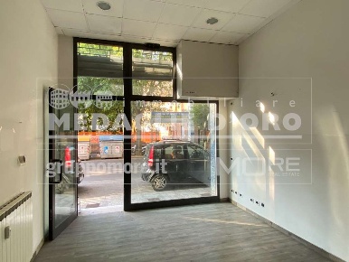 Foto Negozio in ad.ze Viale Medaglie d'Oro, Modena Sant'Agnese - Università