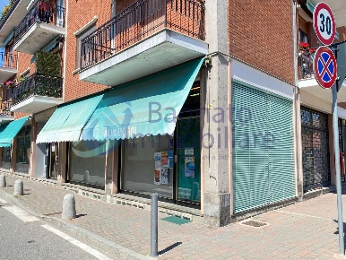 Foto Negozio in Via Ludovico Antonio Muratori 13, Novara di 62 m²