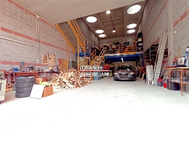 Foto Magazzino a San Bernardino Verbano di 300 m² con 3 locali in vendita